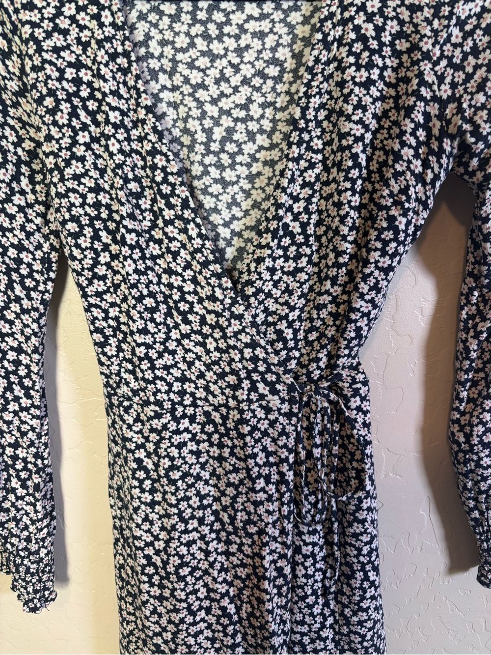 Abercrombie & Fitch Floral Wrap Mini Dress Womens XS Long Sleeve Tie Waist - Picture 2 of 9